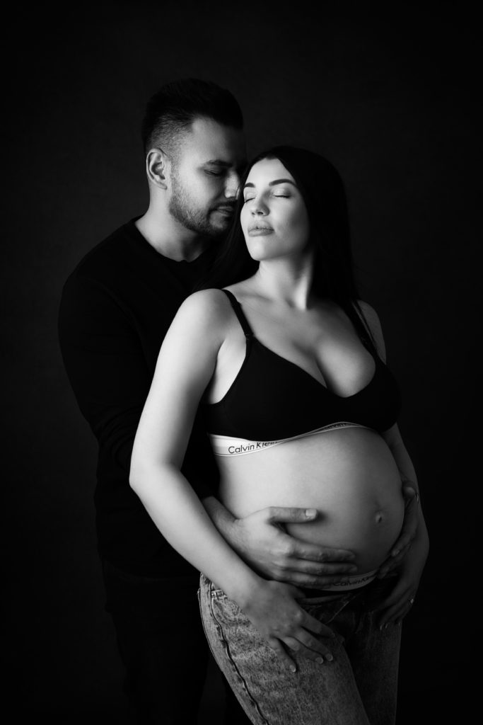 Pregnancy session couple