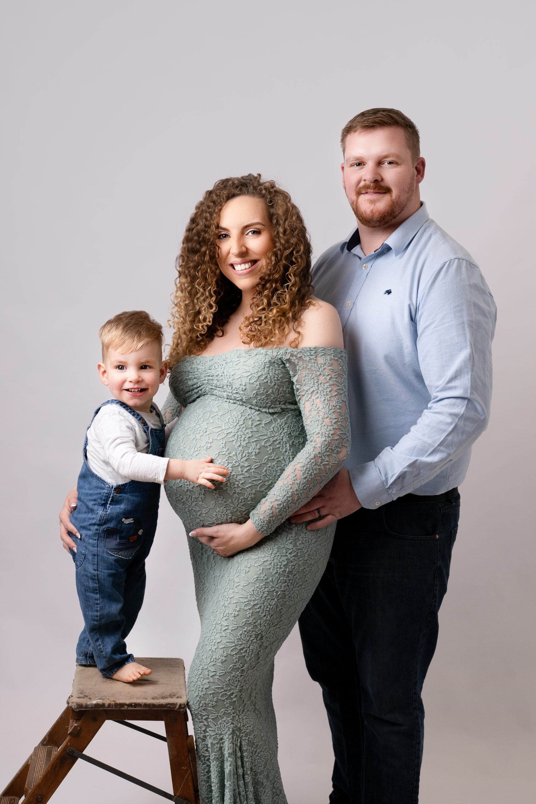 Maternity shoot with family